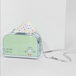 New. Betsey Johnson Toaster Bag 🍞
